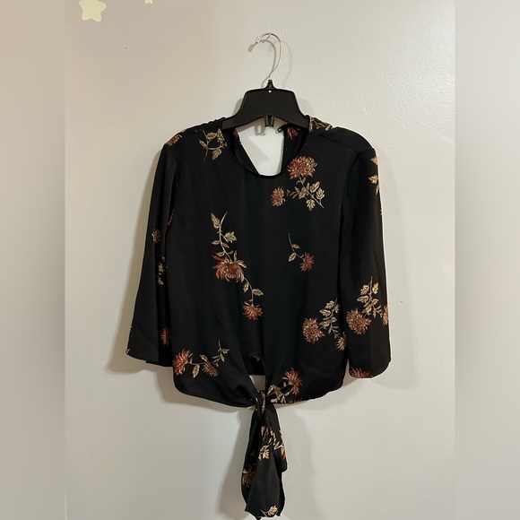 Black Dynamite printed top with front knot in size xs - Picture 2 of 4